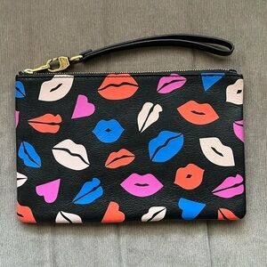 Fossil Lips Medium Wristlet